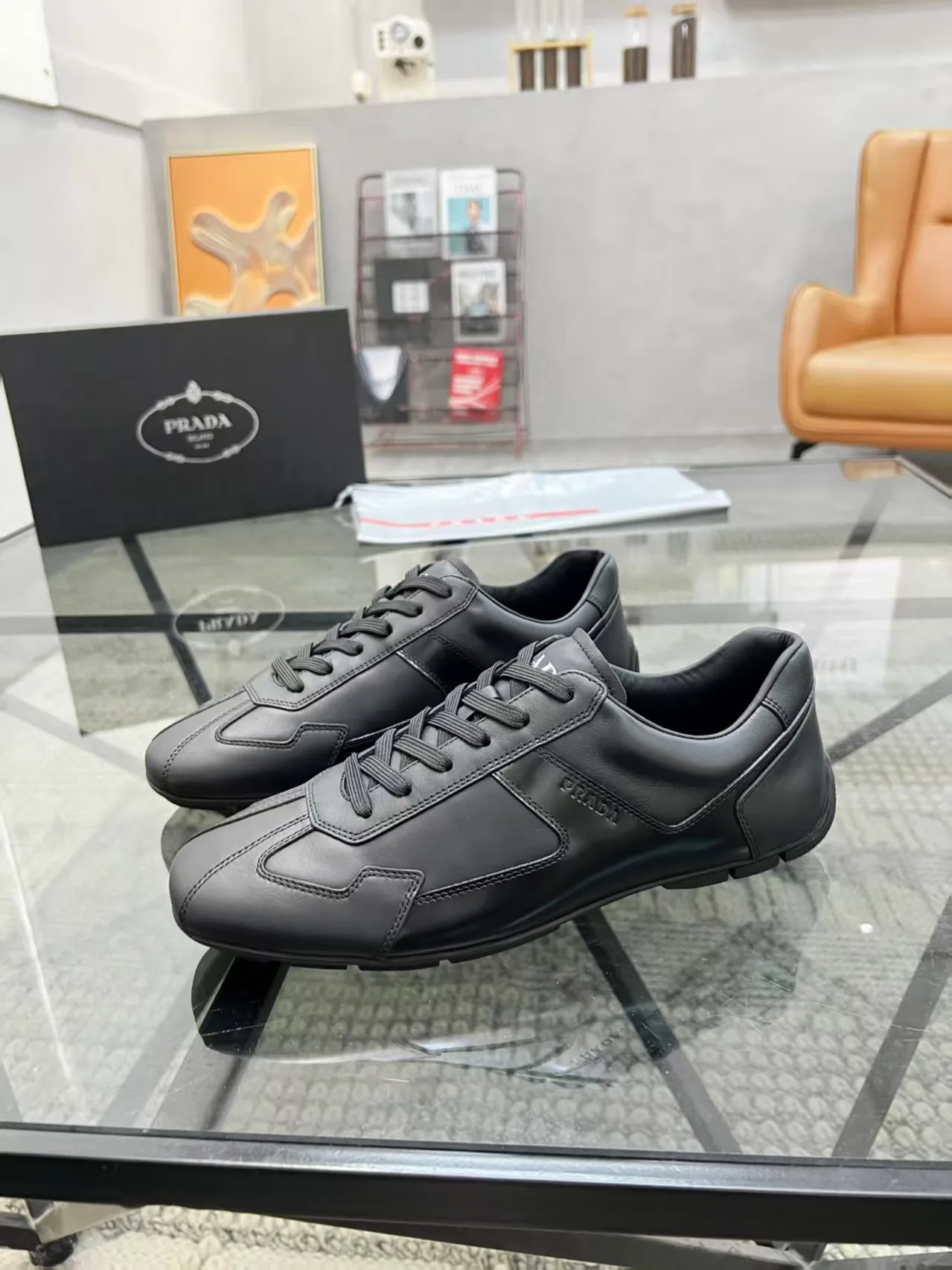 Factory P440💰Prada new men's genuine leather sports shoes, the highest version on the market, any comparison is welcome🆚! The original leather has excellent texture and is super high-end! Fetal sheep net lining imported from Italy, removable pad! Luxurious materials and fine workmanship, highly recommended! Code number: 38--45